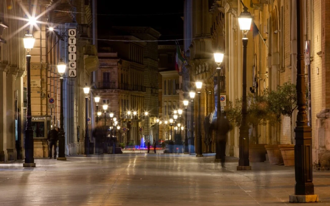 Illuminazione stradale a LED: come funziona, normative e vantaggi per i Comuni